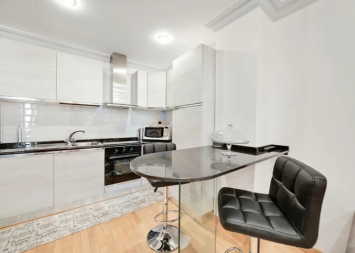 Peroni 8 Pax Brand New Apartment