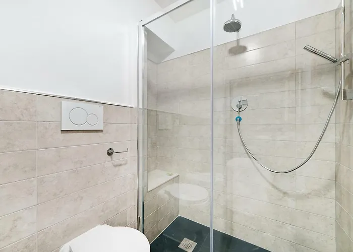 Peroni 8 Pax Brand New Apartment