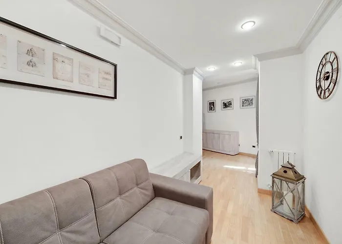Apartment Peroni 8 Pax Brand New *